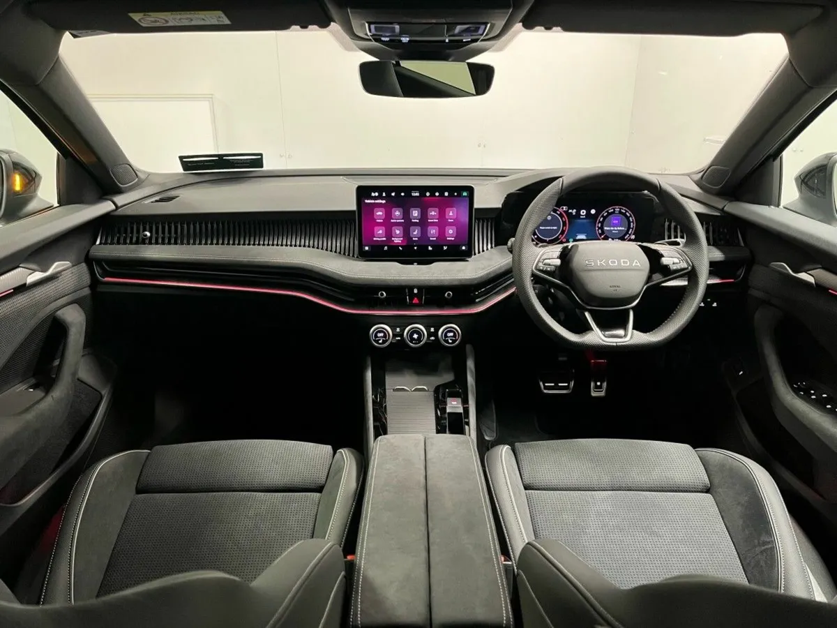 Skoda Superb Sportline DSG 2.0TDI 150BHP - Reversi - Image 4