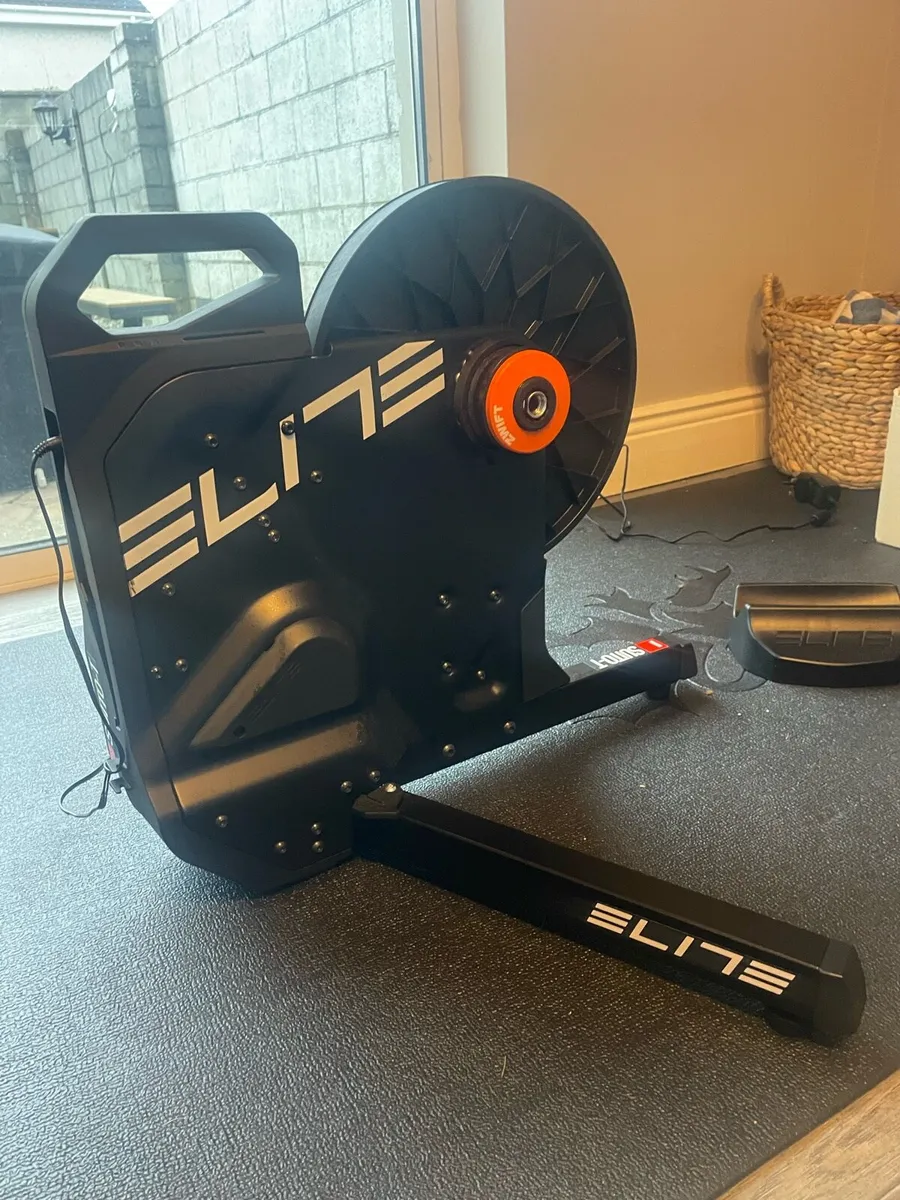 Elite Suito-T Direct Drive Interactive Trainer - Image 1