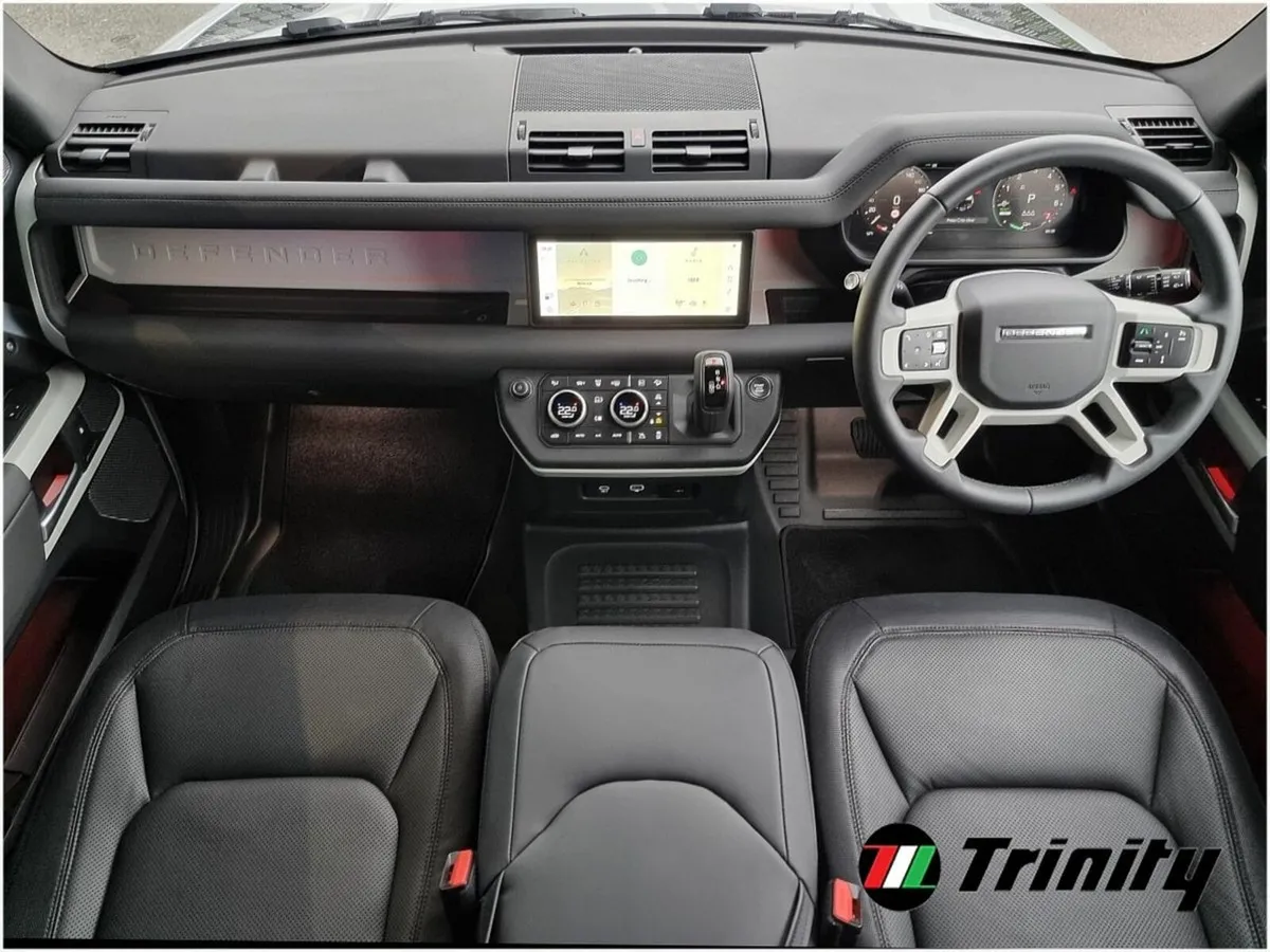 Land Rover Defender ** 6 SEAT ** X-DYNAMIC SE ** P - Image 2