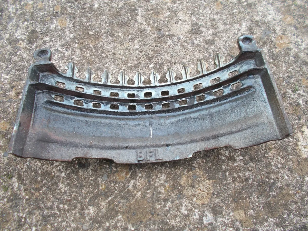 Fireplace grate & Front Piece - Image 2