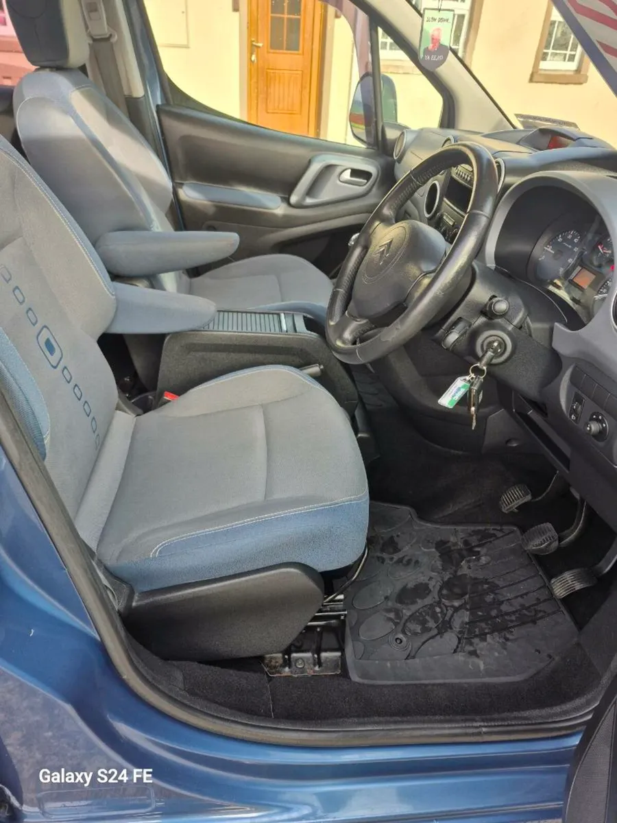 Wheelchair accessible - Image 4