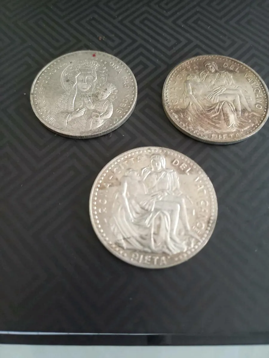 Religious  plates and coin - Image 1