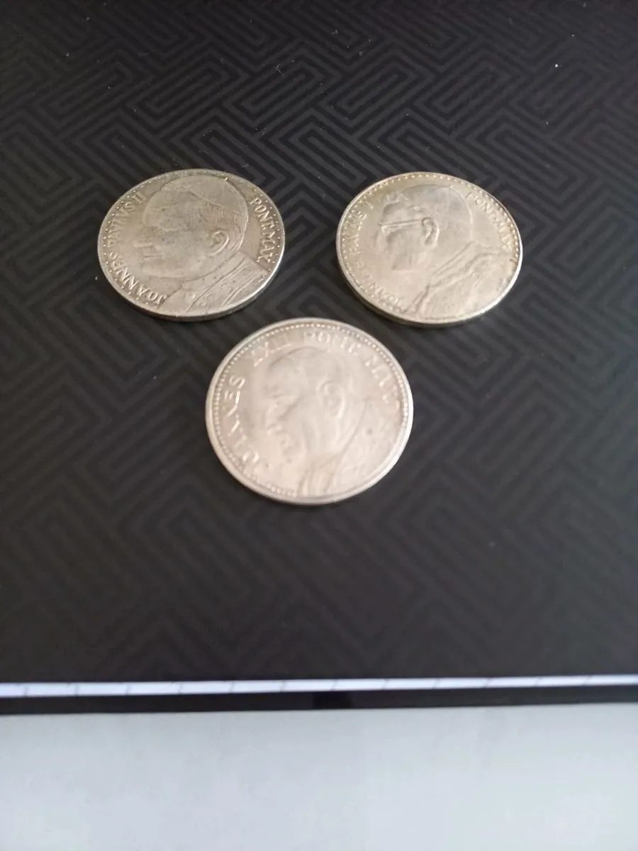 Religious  plates and coin - Image 2