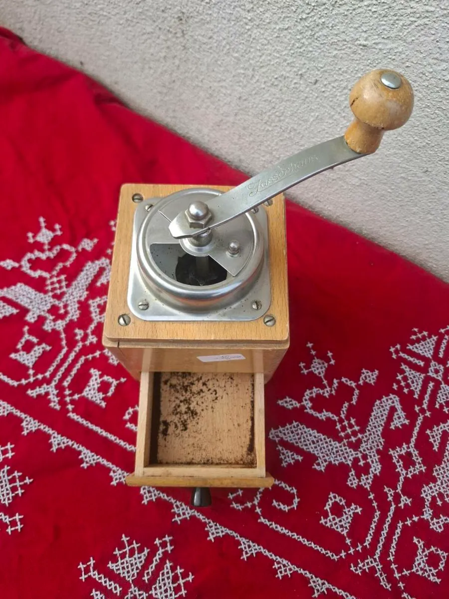 Working vintage coffee grinder postage possible - Image 2