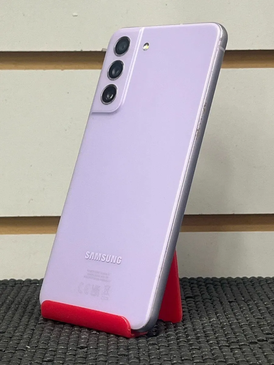 Samsung Galaxy S21 FE 5G - Image 1