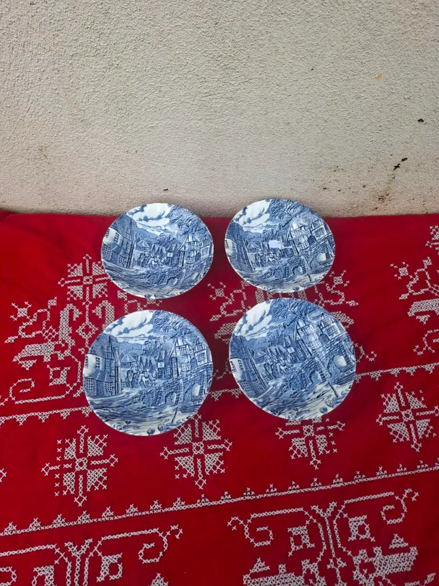 4 staffoshire blue bowls possible to post - Image 1