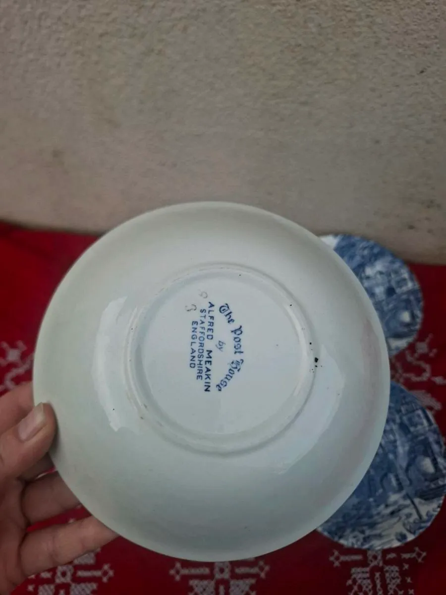 4 staffoshire blue bowls possible to post - Image 2