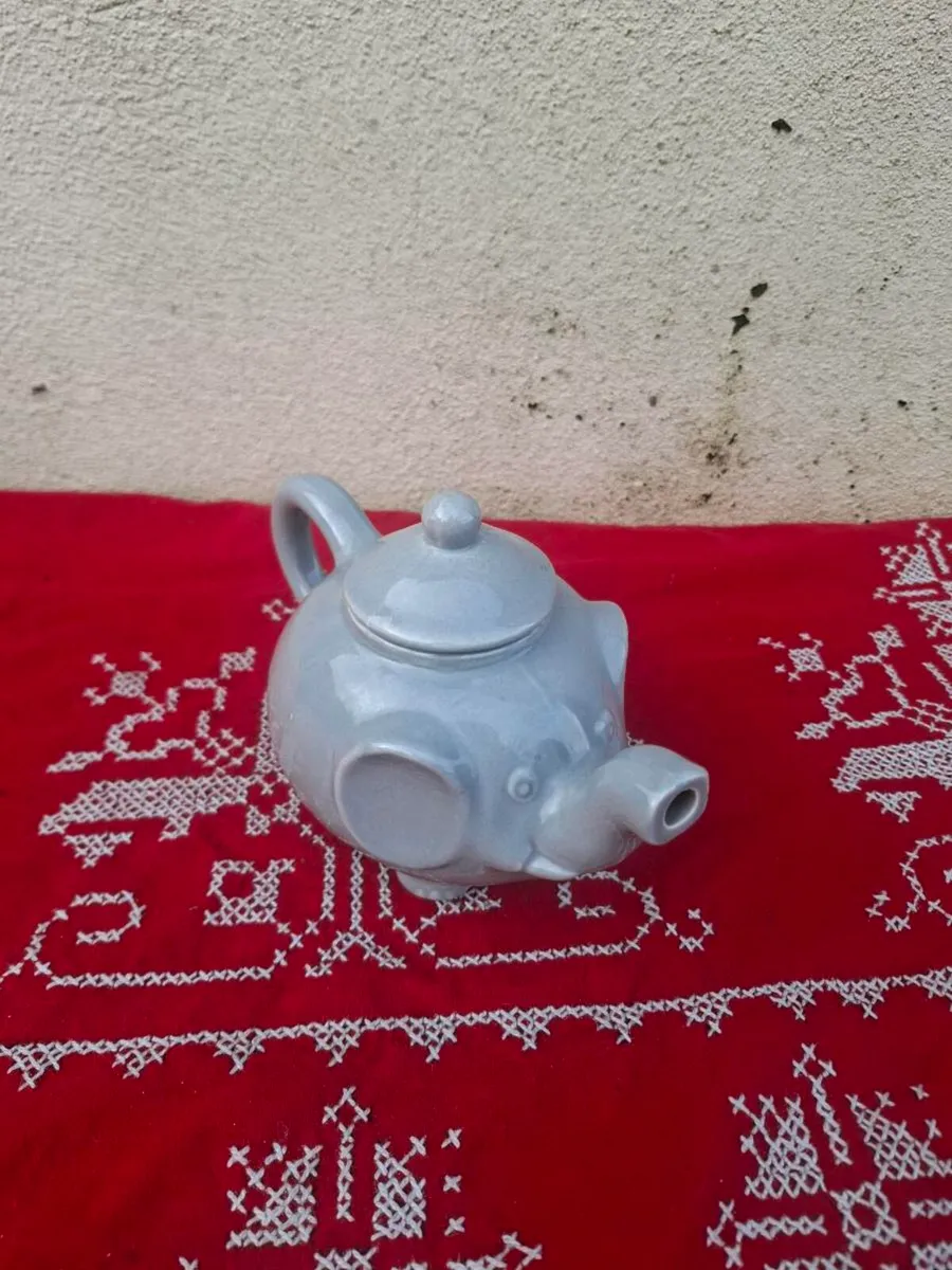 Elephant novelty tea pot postage possible - Image 2