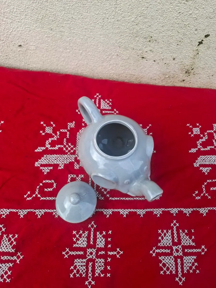 Elephant novelty tea pot postage possible - Image 3