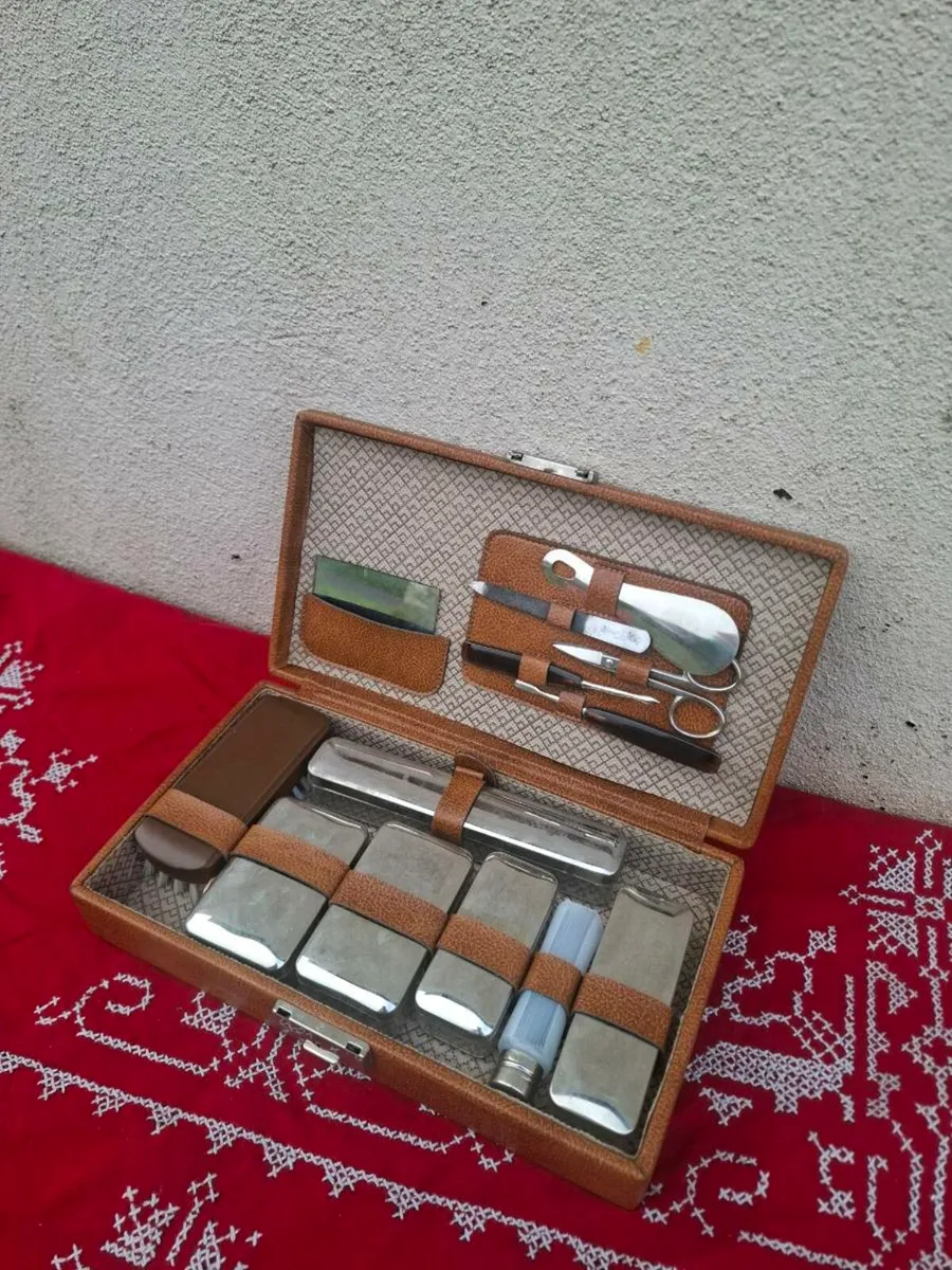 Vintage grooming kit postage possible - Image 1