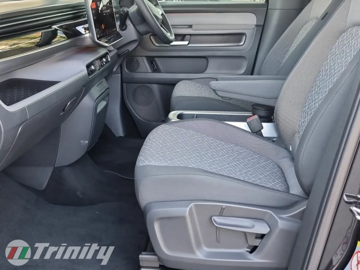 Volkswagen ID.Buzz ** 7 SEATER ** ID BUZZ ** LIFE - Image 4
