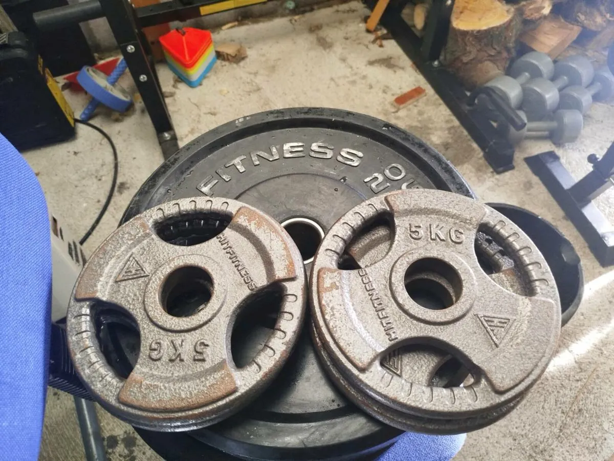 Home gym set-up, rack, bench, barbell and weights - Image 3