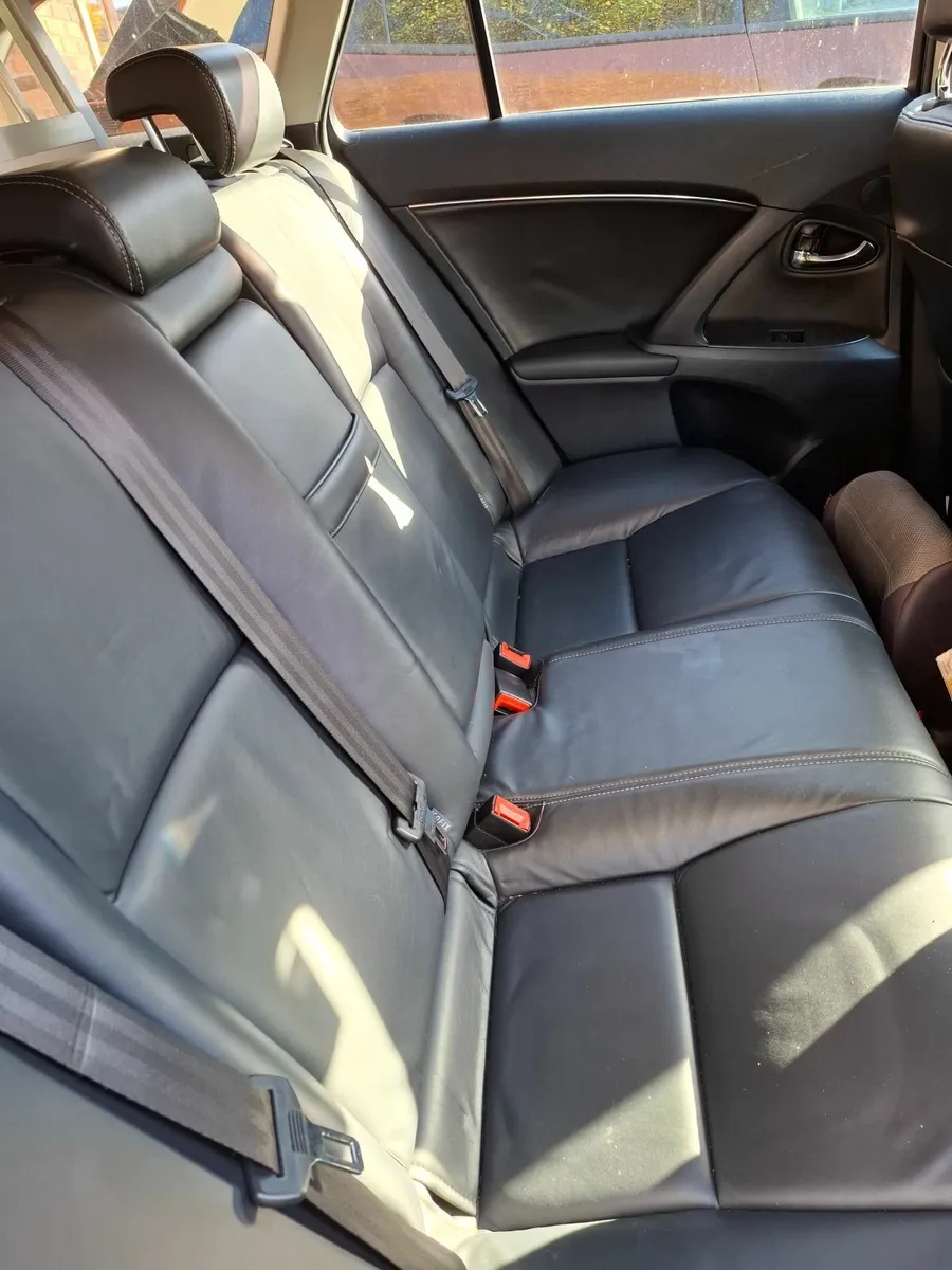 Toyota Avensis Estate T4 - Image 1