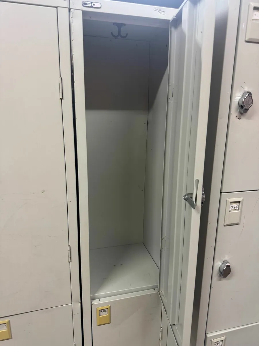 2 door lockers - Image 3