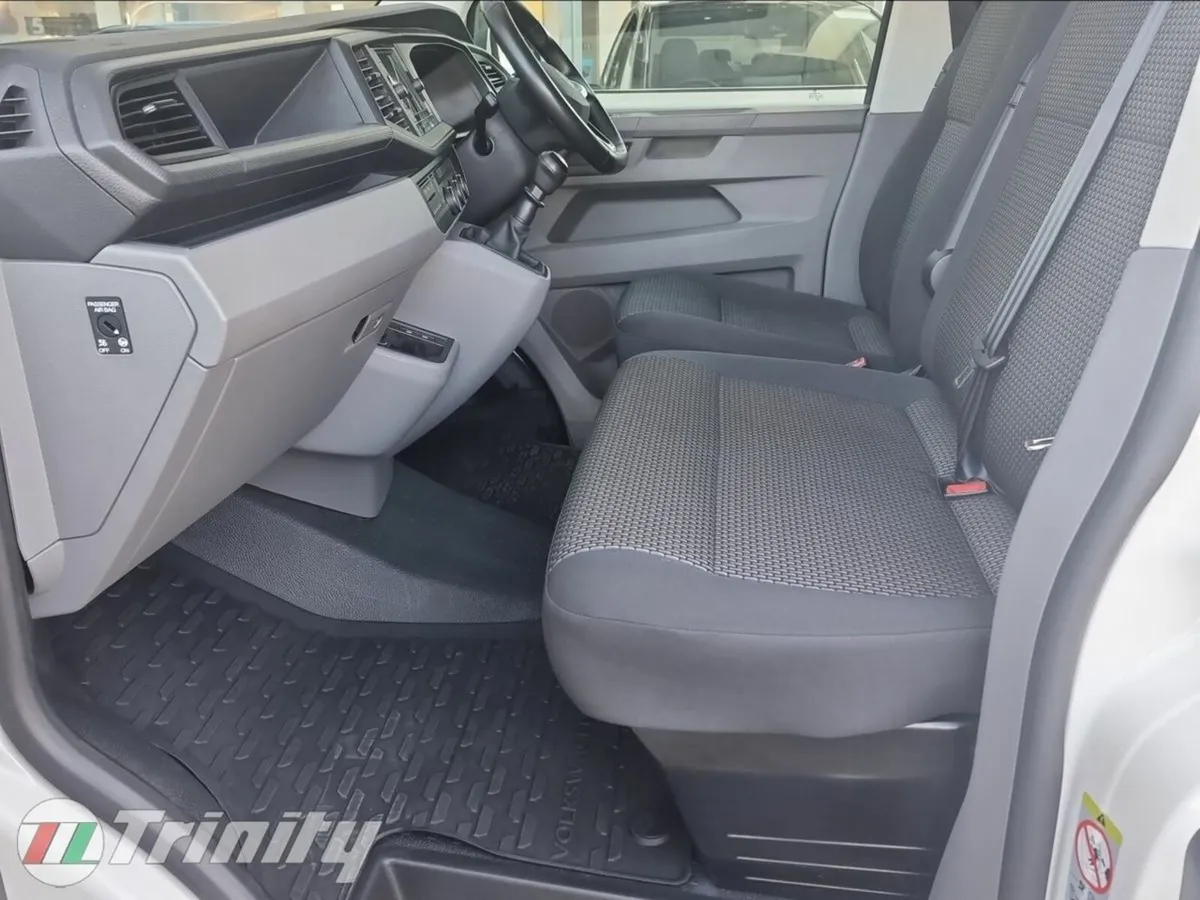 Volkswagen Transporter ** HUGE SPEC ** T6 ** 2.0 T - Image 4