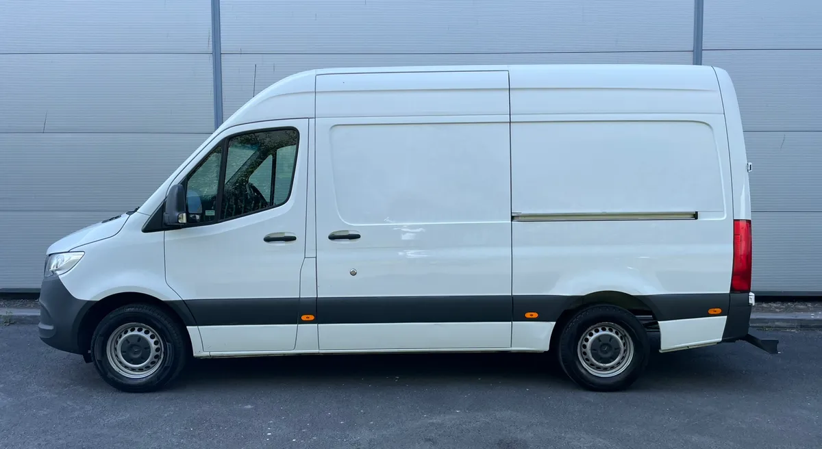 2021 Sprinter 315/36 MWB 3.5 Ton Towing - Image 4