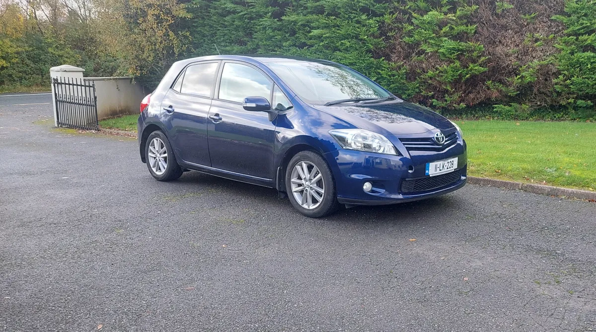 Toyota Auris 2011. *Petrol Sport* - Image 1