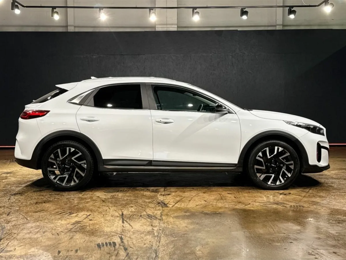 Kia XCeed AUTOMATIC 1.6L PLUG-IN HYBRID - REVERSE - Image 3