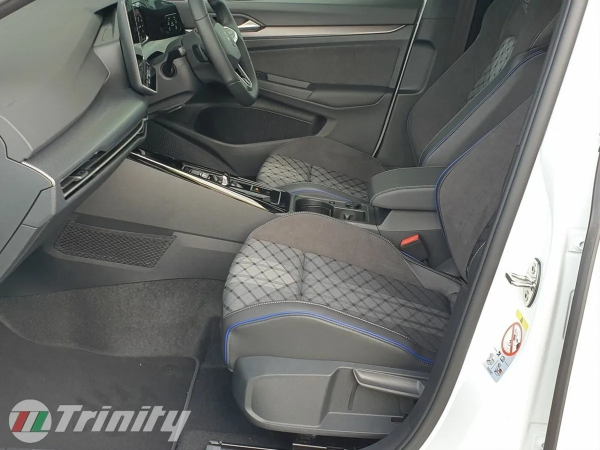 Volkswagen Golf ** R-LINE ** 2.0 TDI ** 150 BHP ** - Image 4