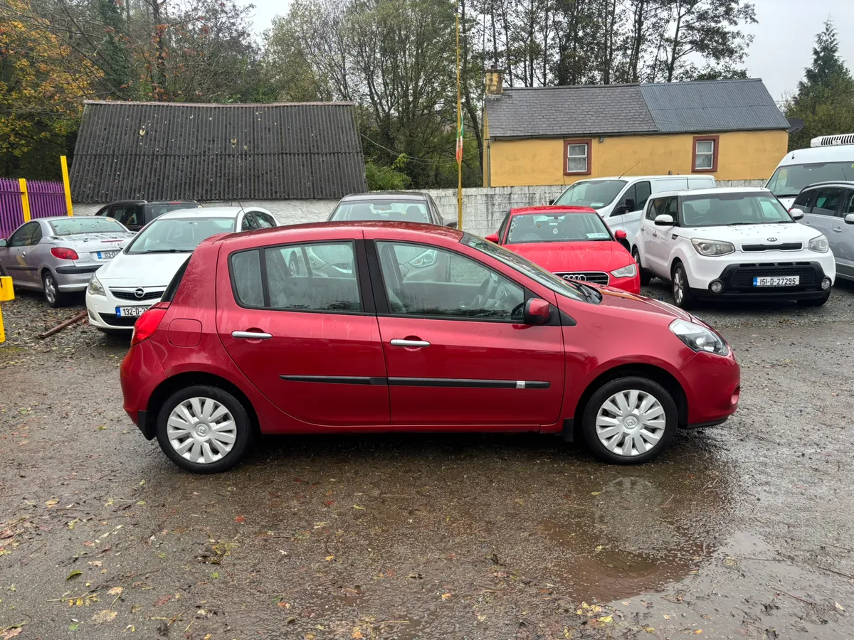Lovely Renault Clio NCT Tax Warranty - Image 3