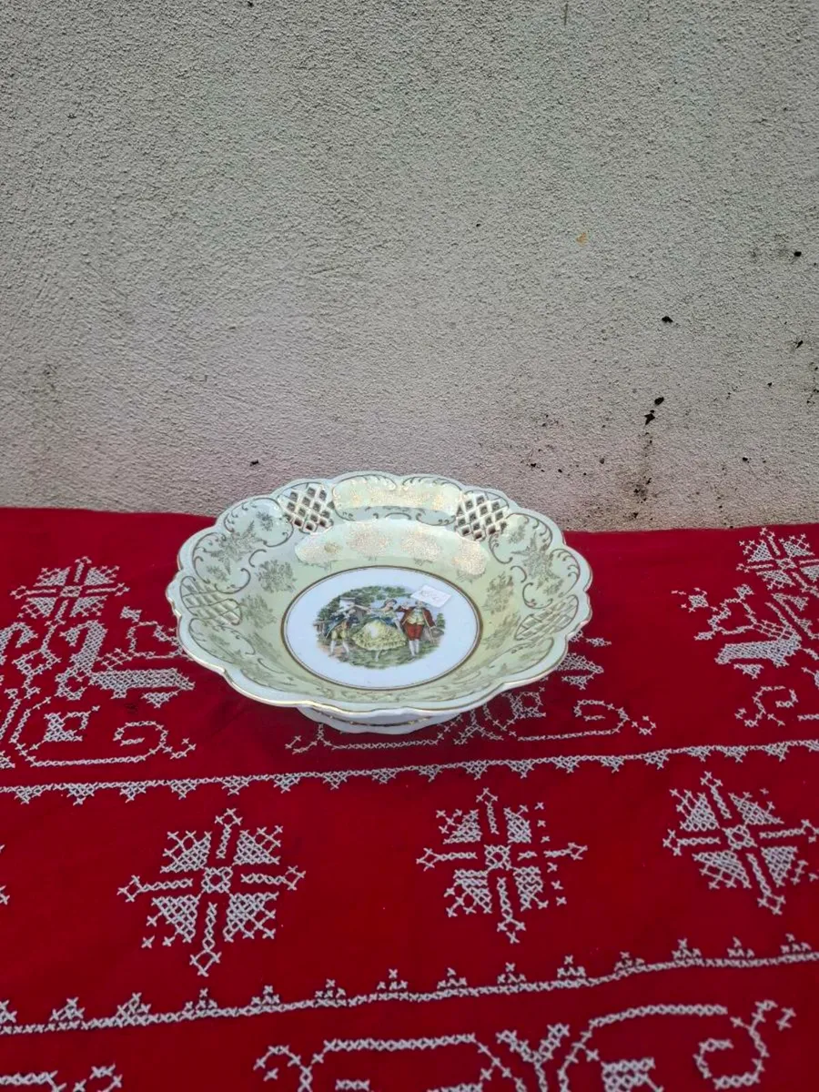 Yellow porcelain cake stand postage possible - Image 1