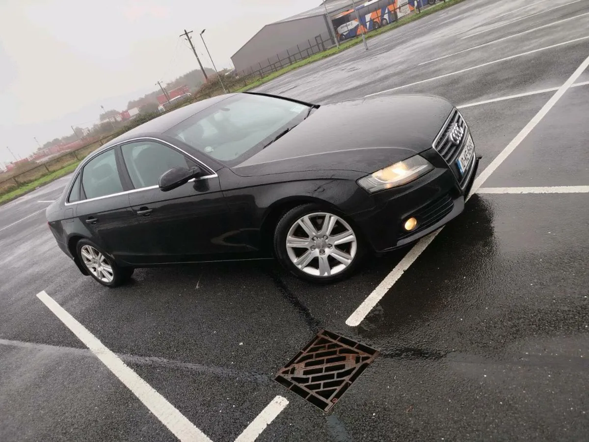 Audi A4 2.0 TDI 2010 - Image 2