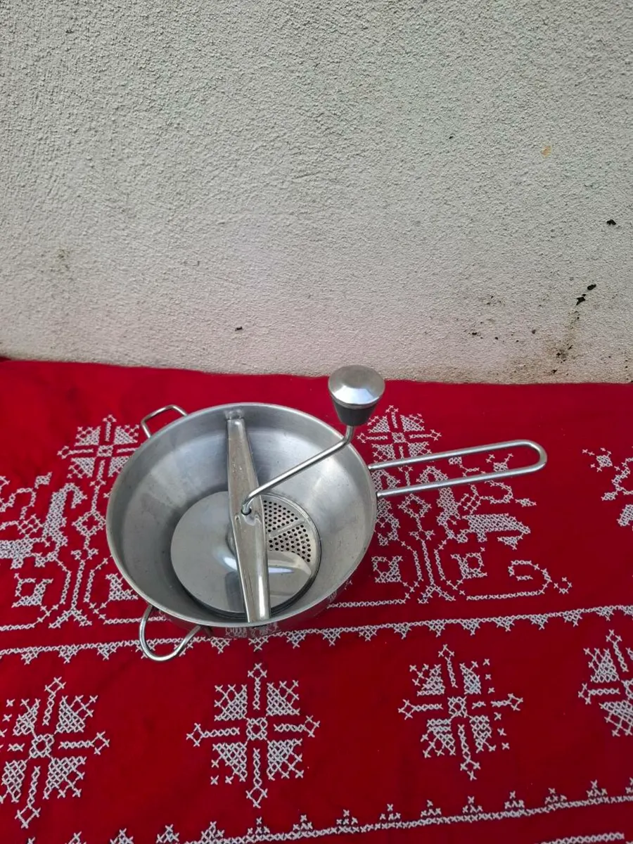 Kitcheb food mill vegetables mill possible to post - Image 1