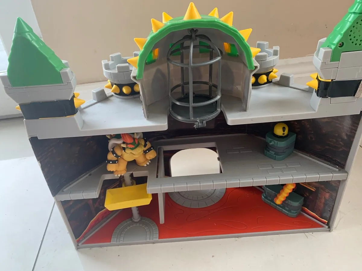 Bowser’s Castle & Mario figures - Image 3