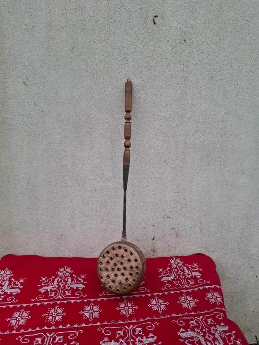 Antique copper bed warmer possible to post - Image 1