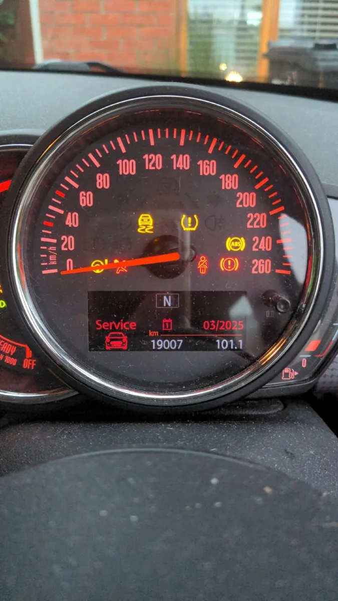 Mini Cooper 2018 - Image 2