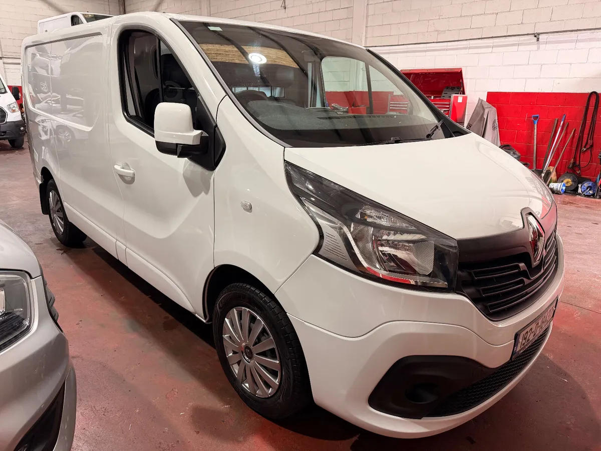 192 Renault Trafic High Spec Low KLM’s - Image 1