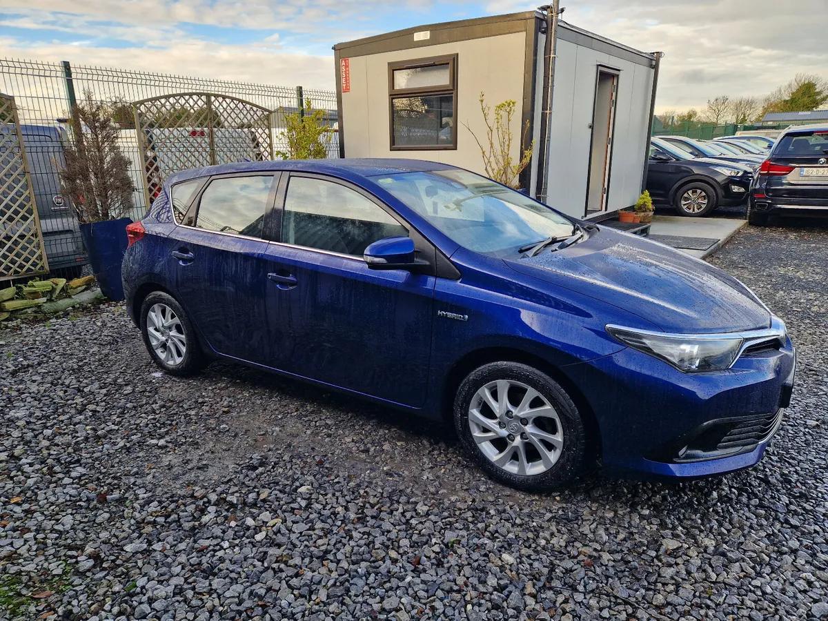 2017 Toyota Auris 1.8 Hybrid Luna (IRISH CAR) - Image 4