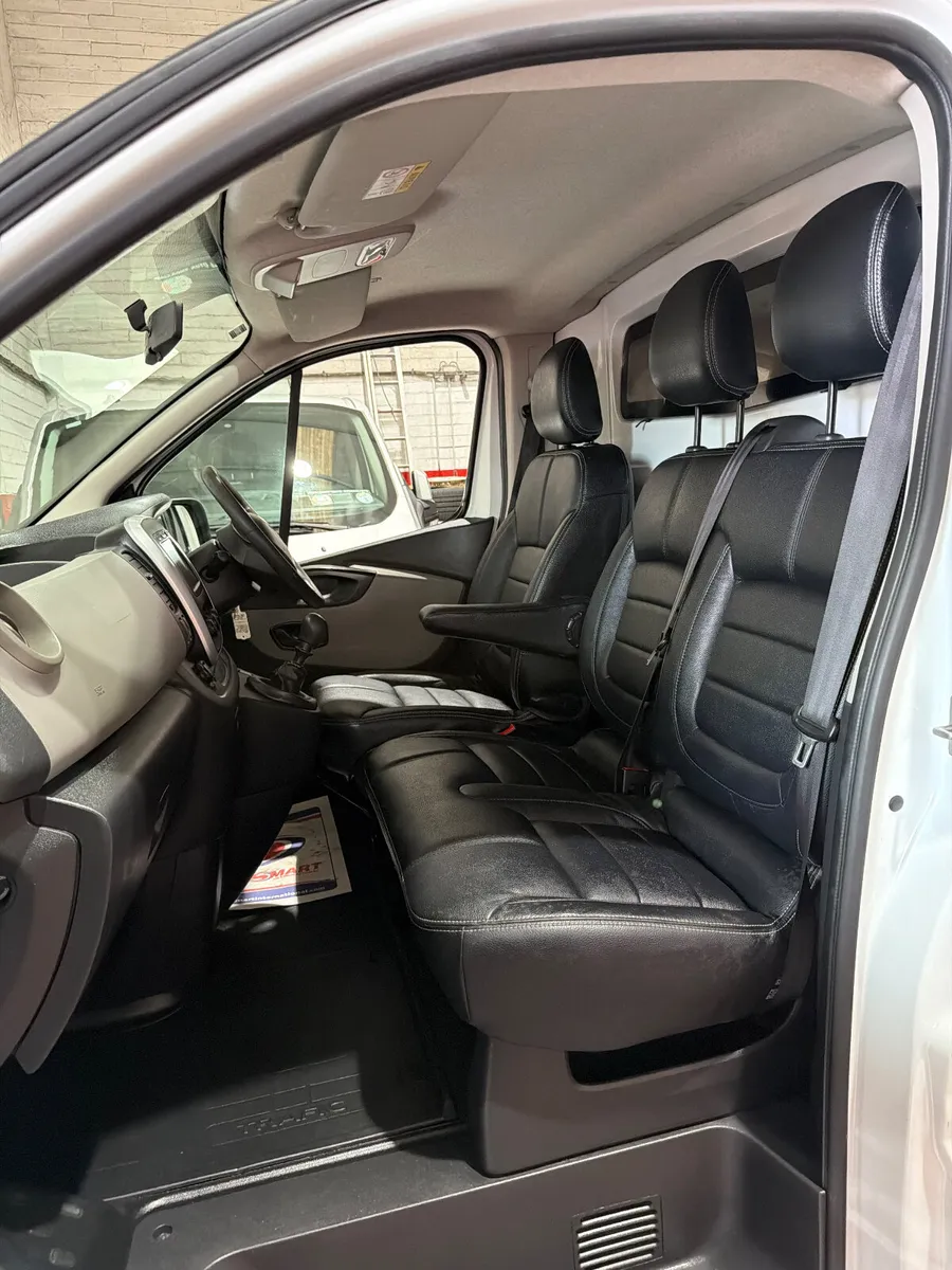 192 Renault Trafic High Spec Low KLM’s - Image 2