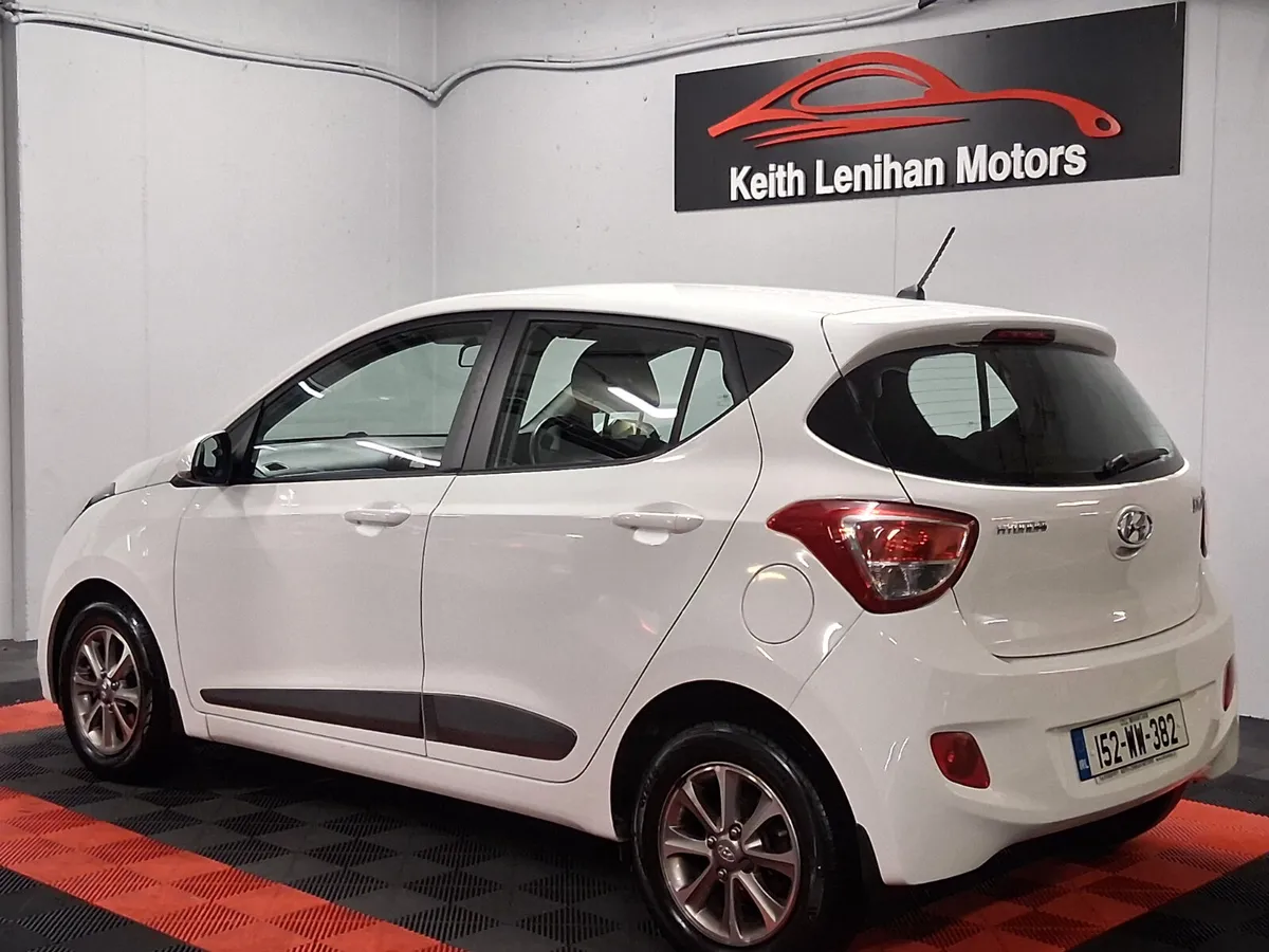 2015 Hyundai i10 **DELUXE** - Image 3