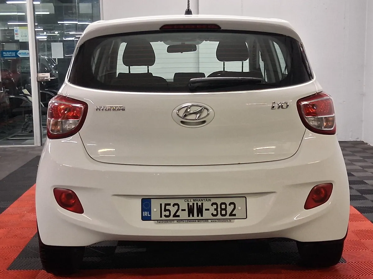 2015 Hyundai i10 **DELUXE** - Image 4