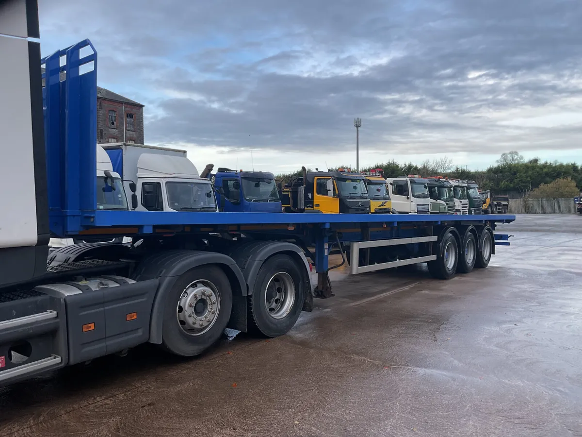 2018 Dennison Tri axle Flat Trailer - Image 2