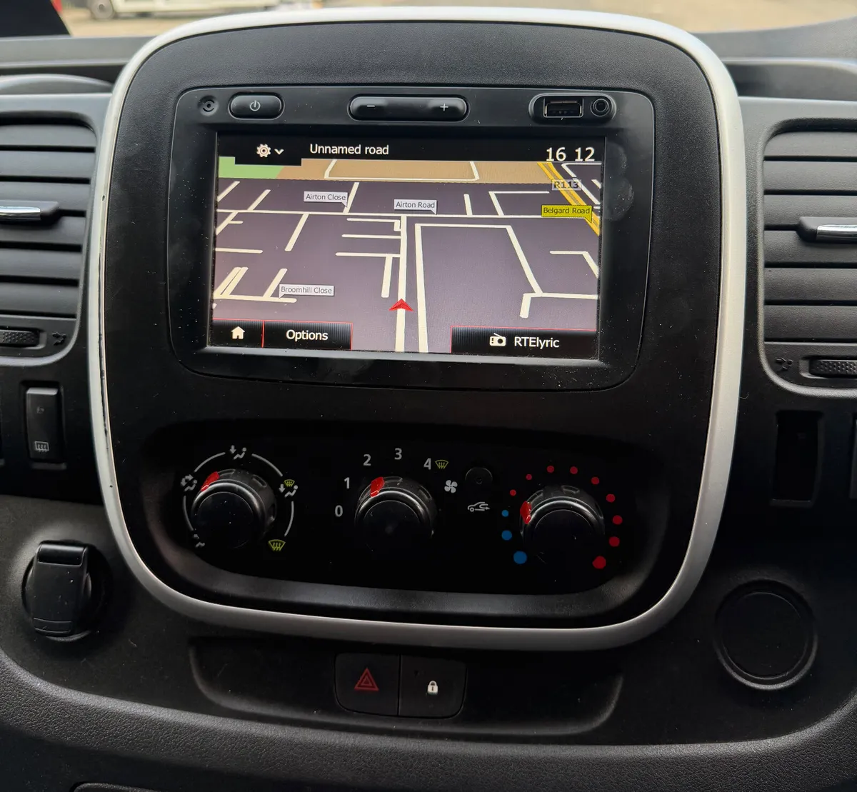 192 Renault Trafic High Spec Low KLM’s - Image 4