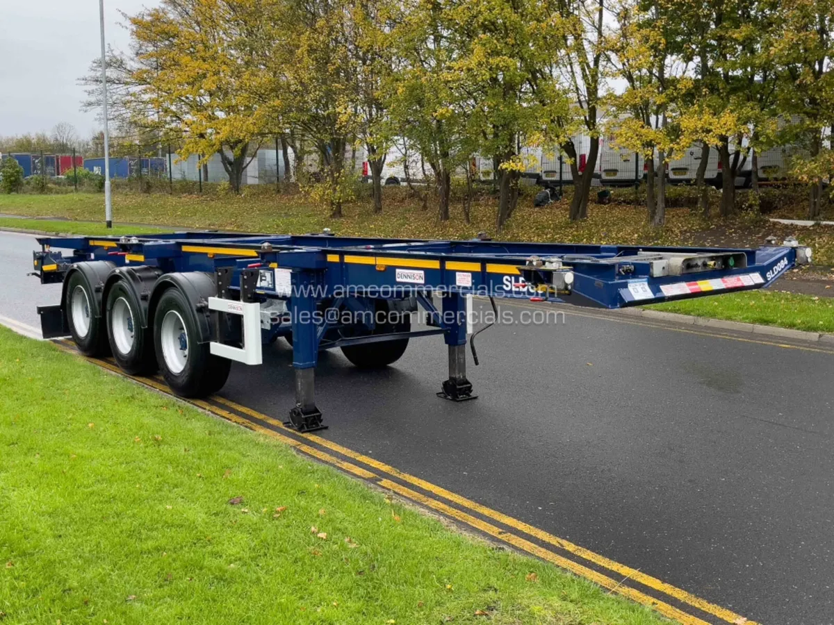 2021 DENNISON SLIDING SKELETAL TRAILER - Image 1