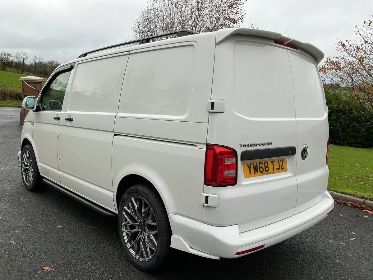 Volkswagen Transporter 2019 - Image 2