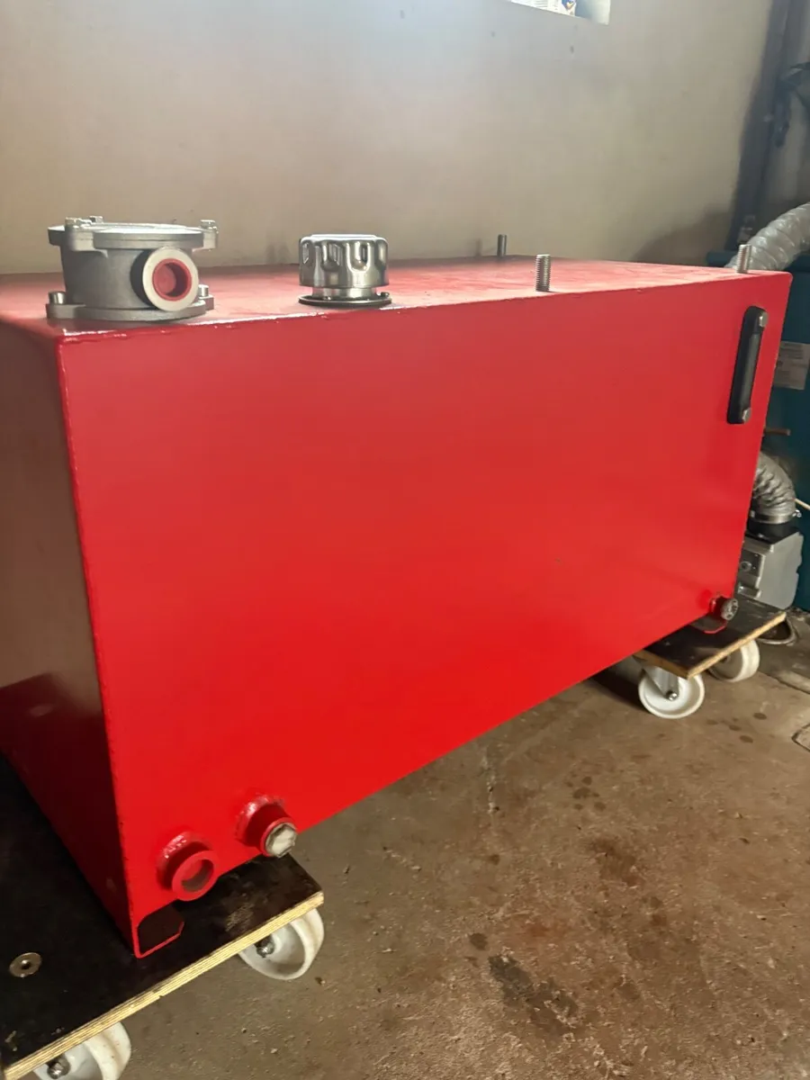 Hydraulic tank - Image 1