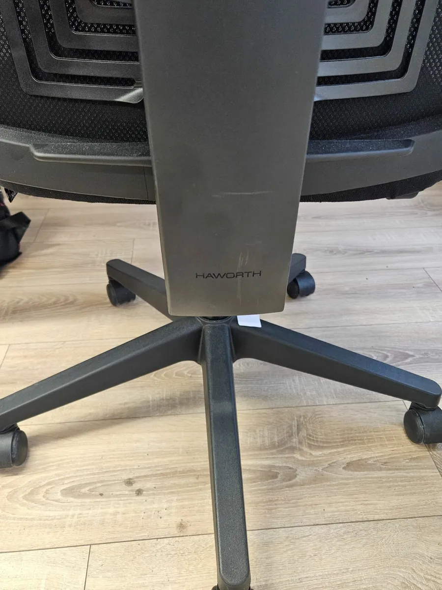 Haworth Office Chairs Model Very and Aloha - Image 4