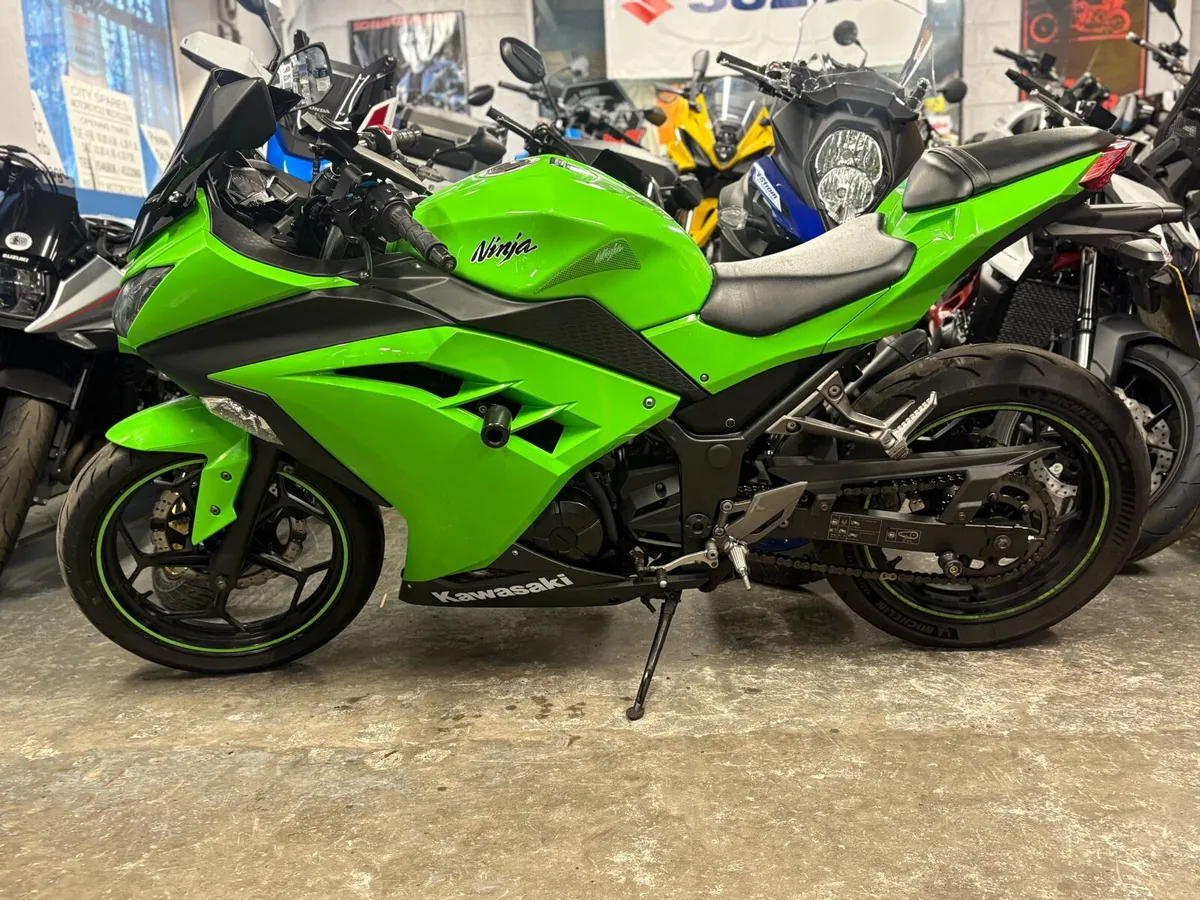 2016 Kawasaki Ninja 300. - Image 4