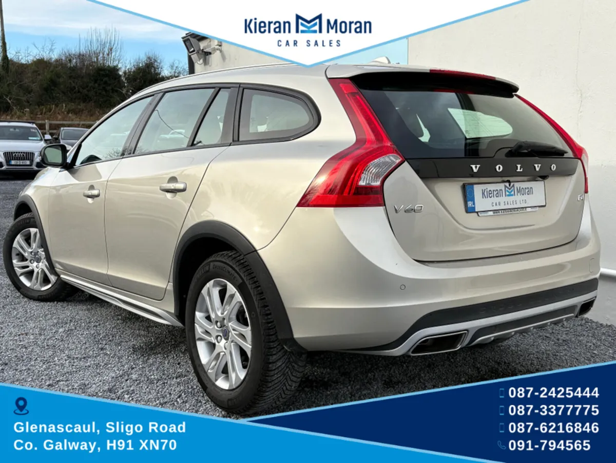 Volvo V60 CROSS COUNTRY - Image 4