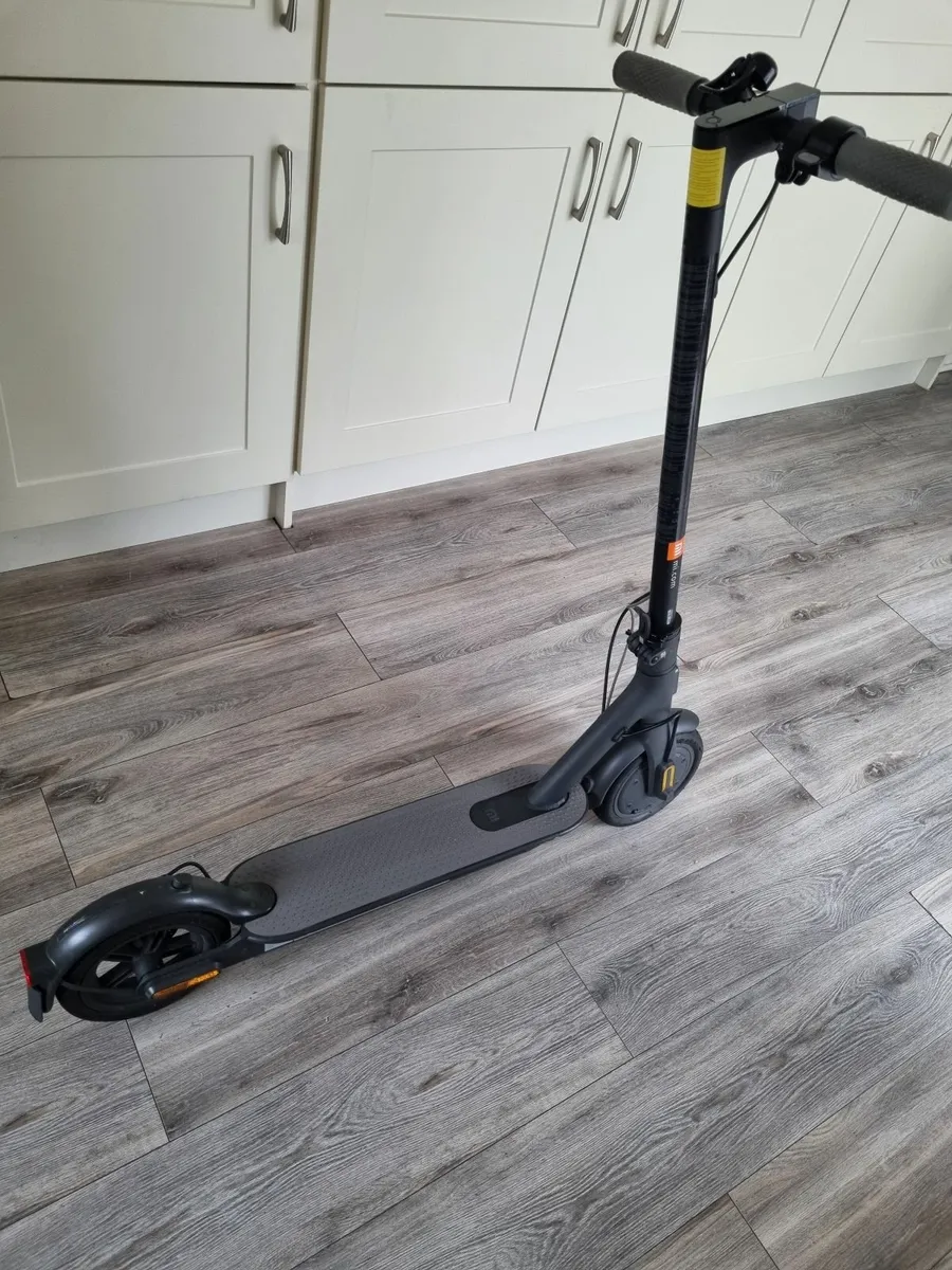 Electric scooter Xiaomi Mi Electric Scooter 1S - Image 1