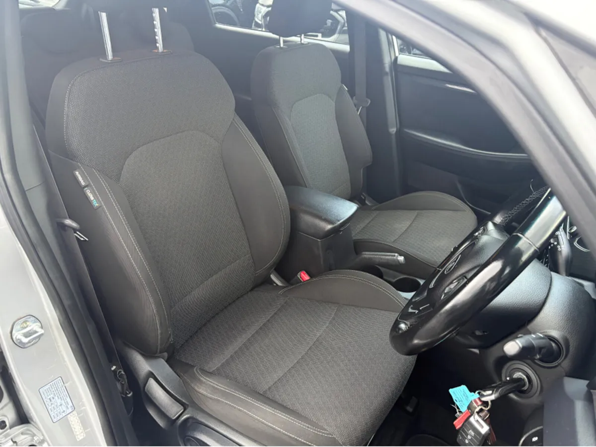 Kia Carens EX 5DR 7SEATER - Image 2