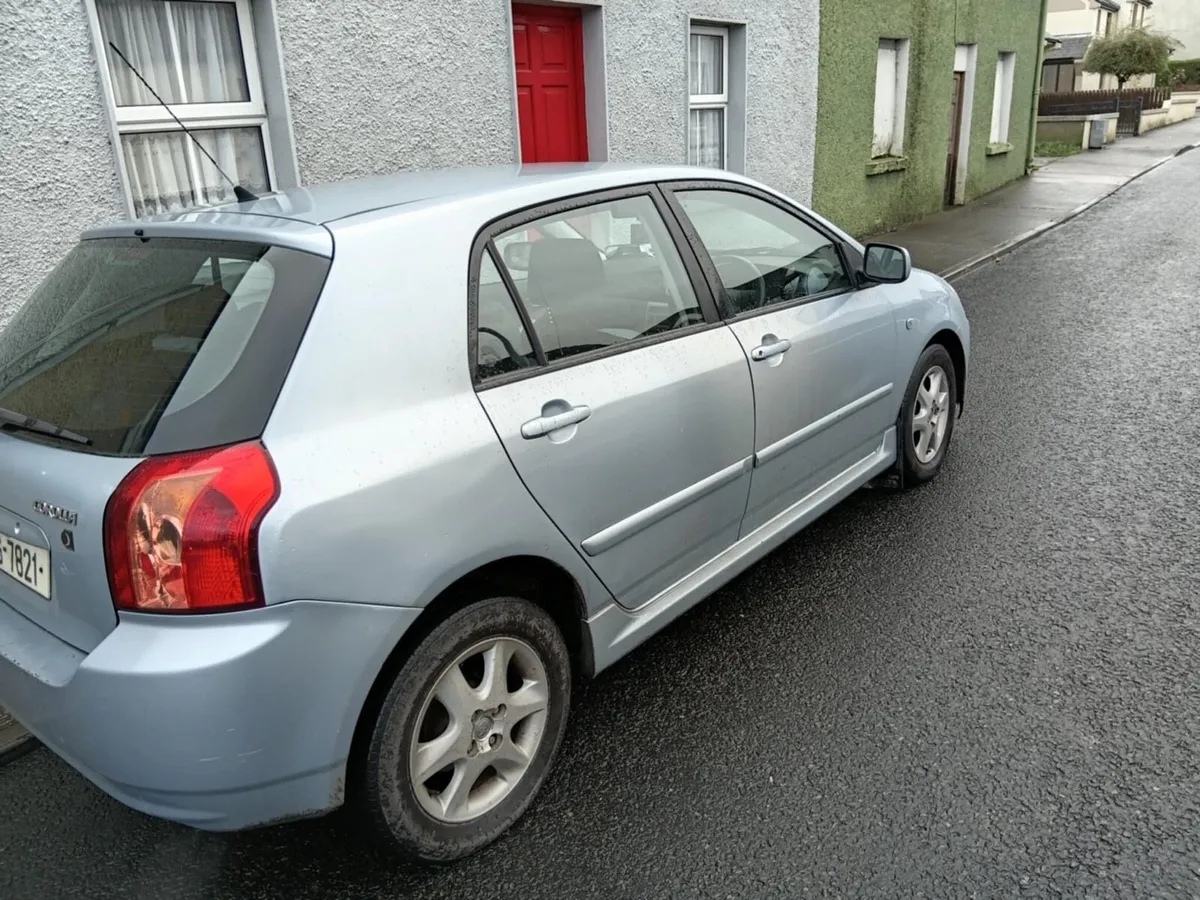 2006 Toyota Corolla hatchback - Image 2
