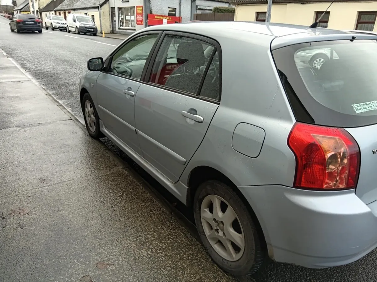 2006 Toyota Corolla hatchback - Image 3