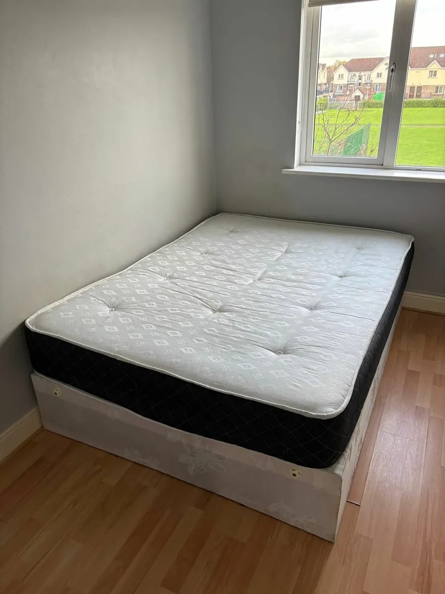 2 beds and sofa - Image 1