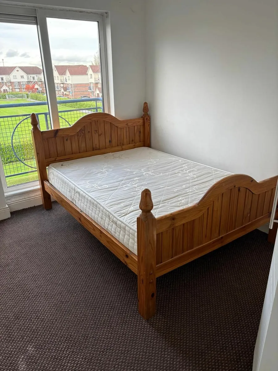 2 beds and sofa - Image 3