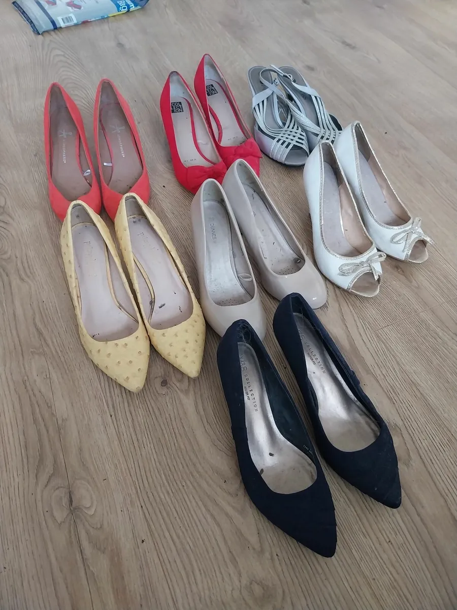 Shoes. Table lamp - Image 2